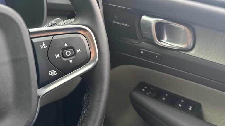 2025 Volvo XC40 Ultra, B3 Mild hybrid, Petrol, Bright Estate Petrol Automatic