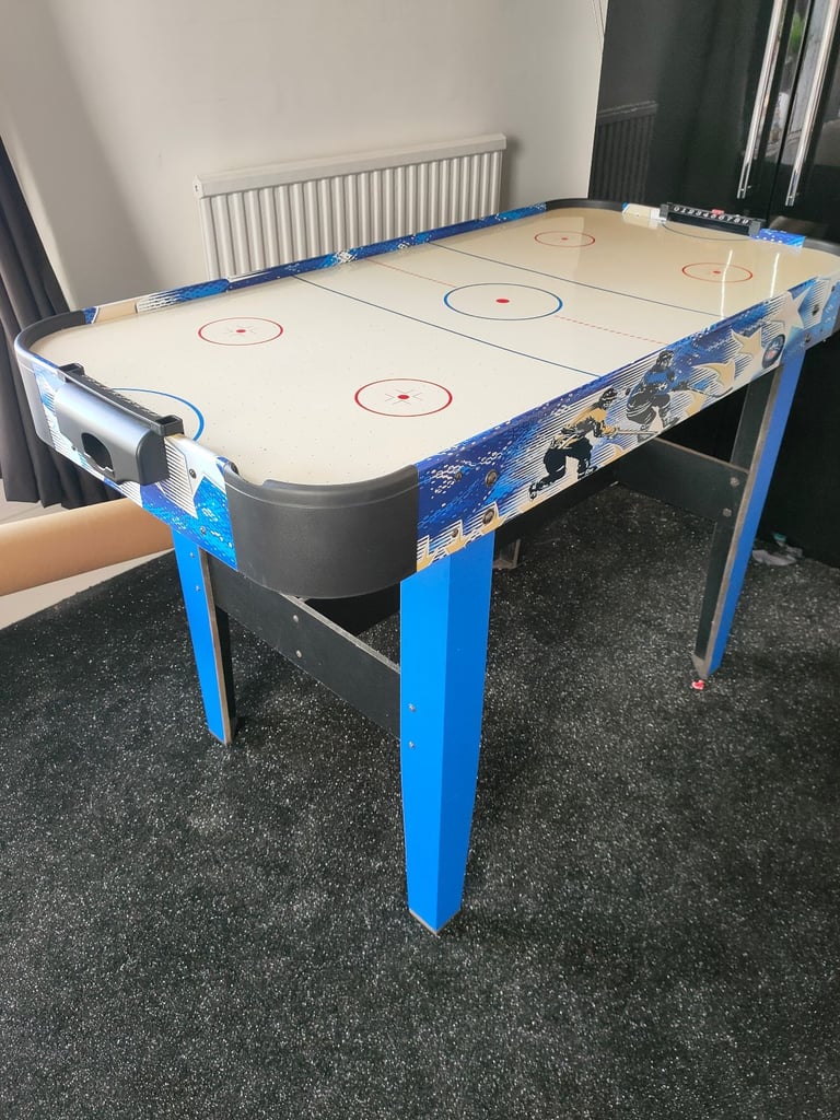 Air hockey table. **Free**