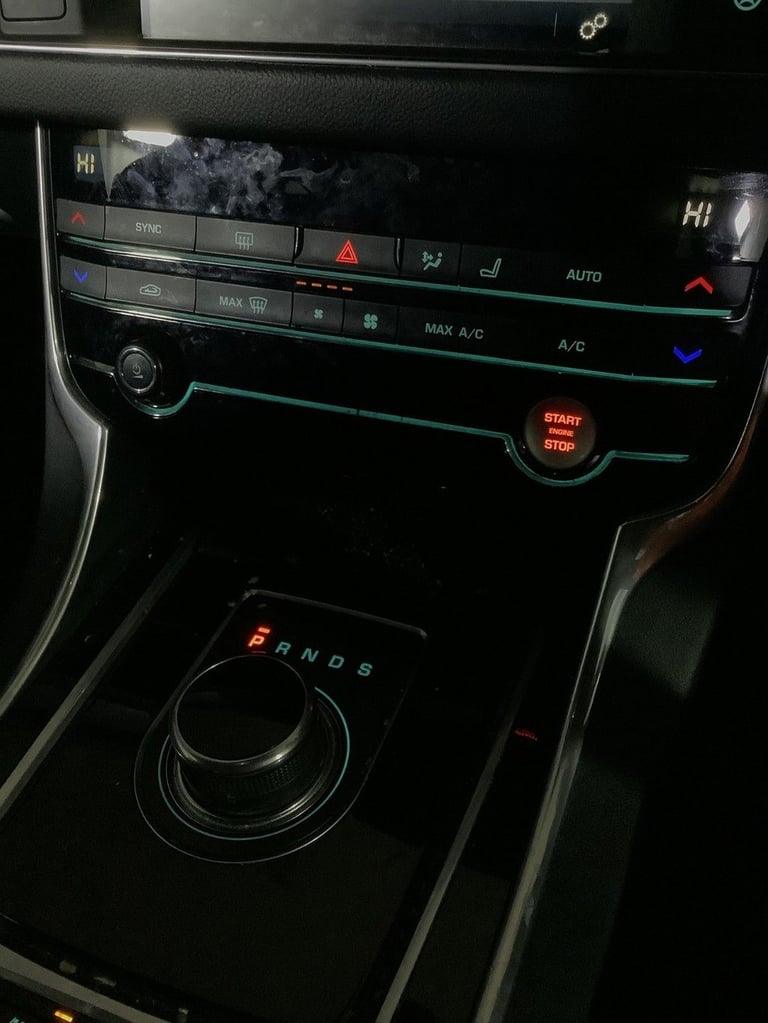 2018 Jaguar XF 2.0d [180] R-Sport 4dr Auto SALOON DIESEL Automatic