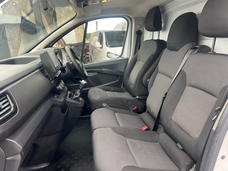 2022 Renault Trafic LL30 Blue dCi 130 Business+ Van PANEL VAN Diesel Manual