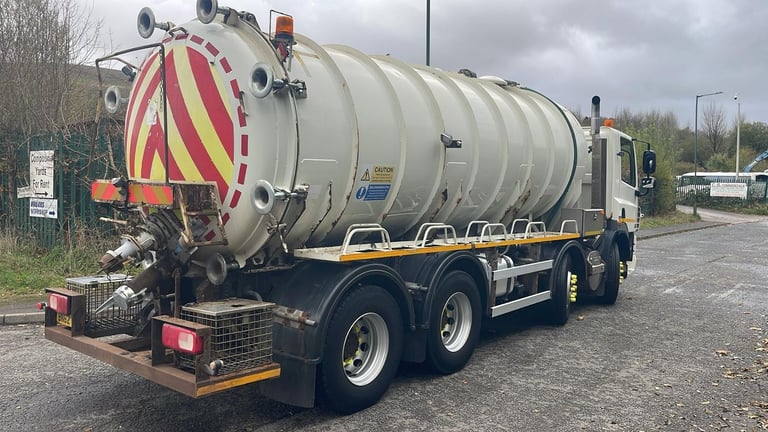 2013 (62) LEYLAND DAF CF 85 WHALE VACUUM TANKER. 32 TON GVW.  AUTO