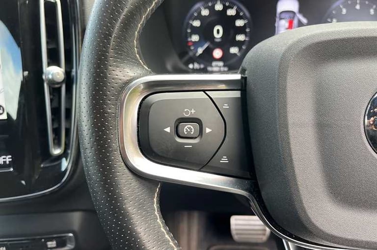 2020 Volvo XC40 2.0 B4P R DESIGN Pro 5dr Auto ESTATE PETROL Automatic