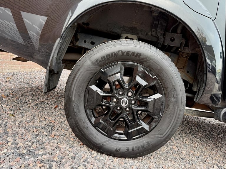 2020 Nissan Navara 2.3 dCi N-Guard Auto 4WD Euro 6 4dr PICK UP Diesel Automatic