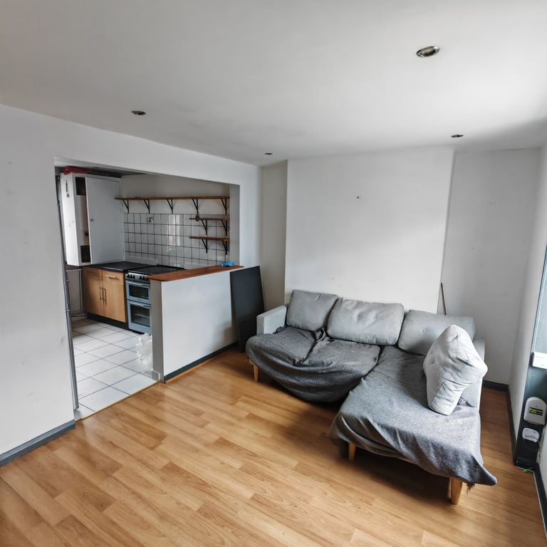 Two bed flat - utilities included 