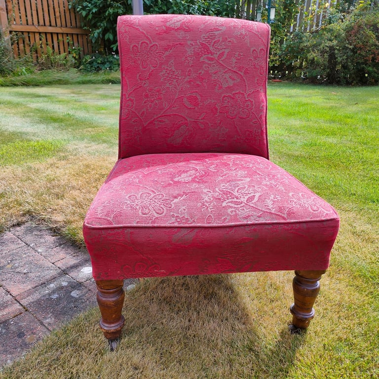 Small Chair - broken leg (free)