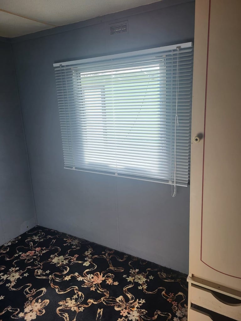 Residential Caravan  South Ockendon Area  Close to Train Station, Bus Stop & Shops 
