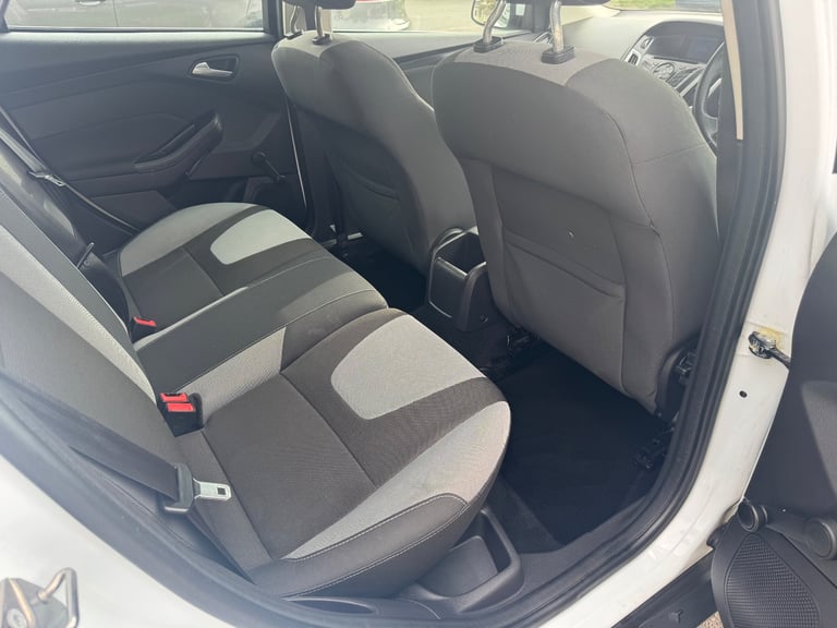 2012 (62) Ford, FOCUS, Zetec Hatchback, Manual, 998 (cc), Petrol 5 doors Low Mileage 