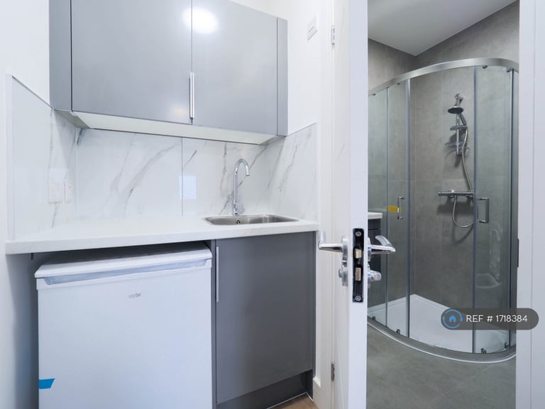 1 bedroom in The Meadow Way, Harrow, HA3 (#1718384)