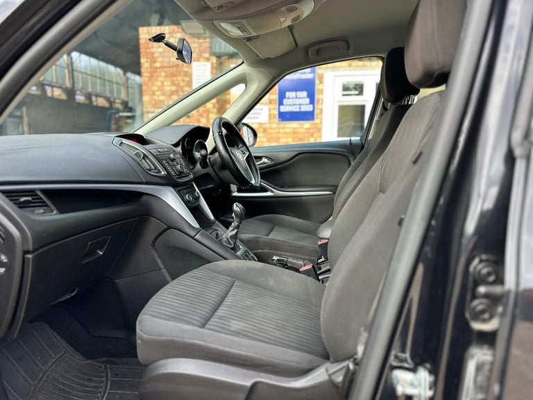 2013 Vauxhall Zafira Tourer 1.8 16V Exclusiv Euro 5 5dr Petrol
