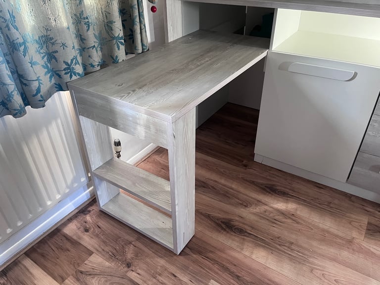 Cabin bed with desk 