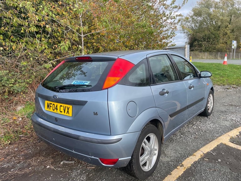 FORD FOCUS 1.6 ZETEC AUTOMATIC 04 REG BLUE 5 DOOR 11 MONTHS MOT LOW INSURANCE 36+MPG