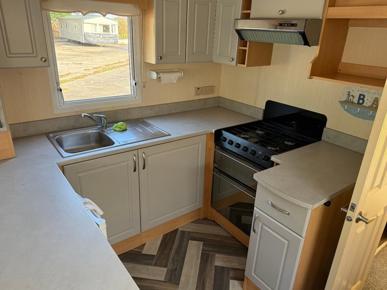 CHEAP CARAVAN FOR SALE OFF SITE 32FT X 12FT X 2 BEDROOMS / PRIVATE LAND