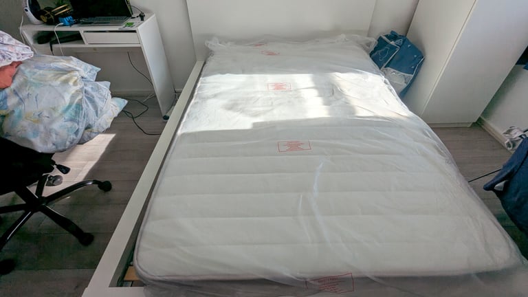 Starlight Memory Foam & Coil Spring Mattress – 20 cm Deep, Small Double – Brand New 