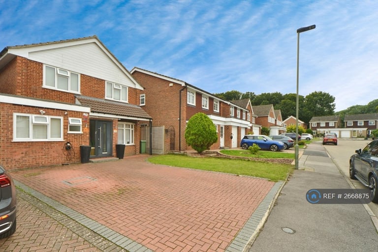 4 bedroom house in Lysander Way, Orpington, BR6 (4 bed) (#2668875)