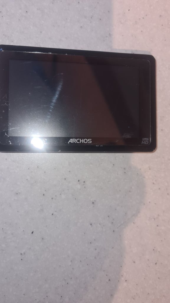 Archos Vision 3s retro 8gb mp3/ video player with usb charger/ data transfer cable