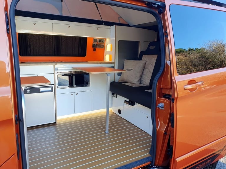Ford Transit Custom Limited SPEEDS ADVENTURER EDITION Camper 170ps 4 Berth 