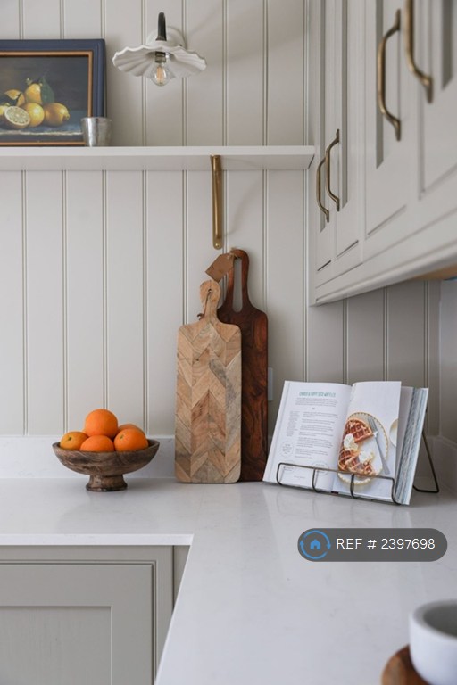 3 bedroom flat in High Street, Harpenden, AL5 (3 bed) (#2397698)