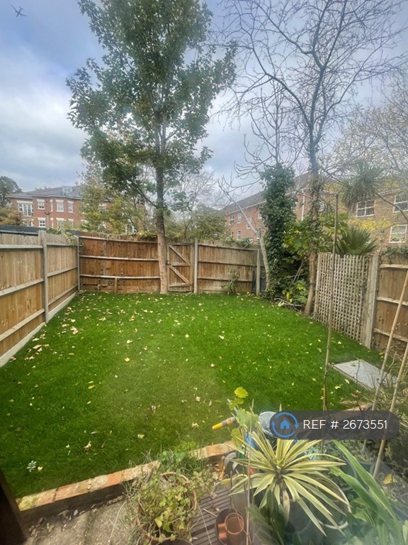 4 bedroom house in Holland Drive, London, SE23 (4 bed) (#2673551)