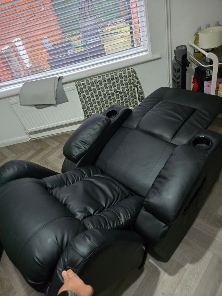 Recline Chair (Black) (Slight wear and tear) 