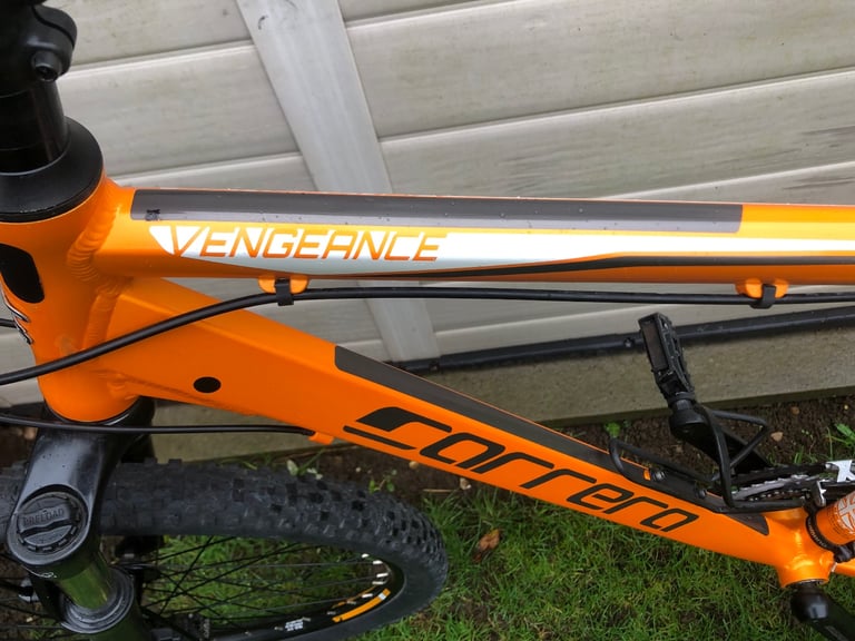 Carrera vengeance adult mountain bike 22” frame suitable 5ft 9 to 6ft 6 like new condition nr5 9