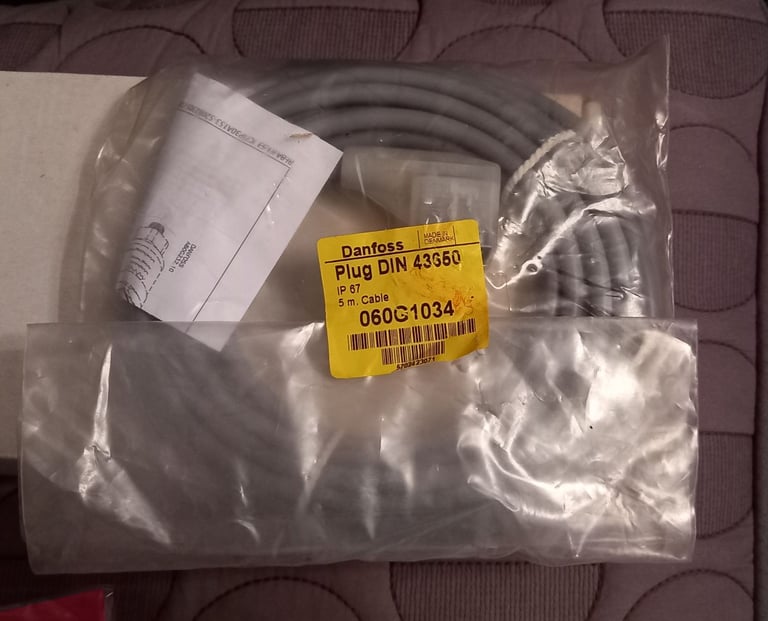 image for Danfoss Transmitter Cable DIN 43650, 5m Cable, 060G1034. IP67, made in Denmark.