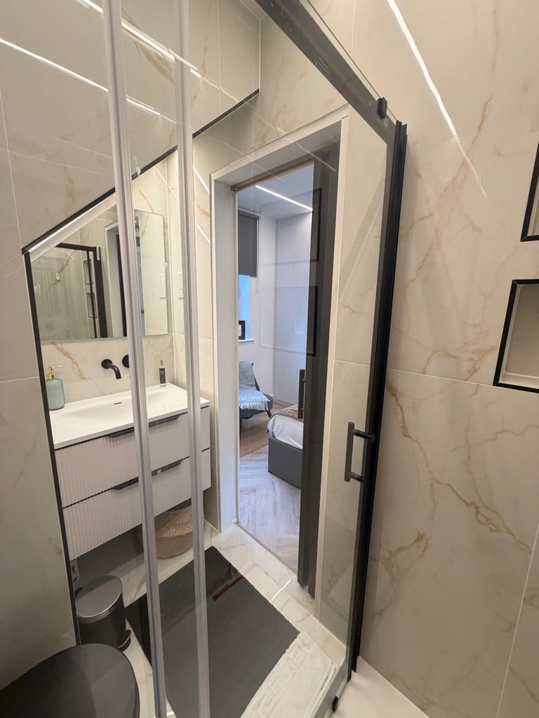 Stunning Newly Built One-Bed Duplex Flat  