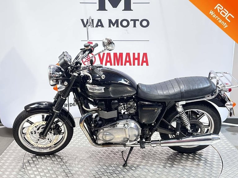 TRIUMPH BONNEVILLE 865 - 2011 - 1900 miles