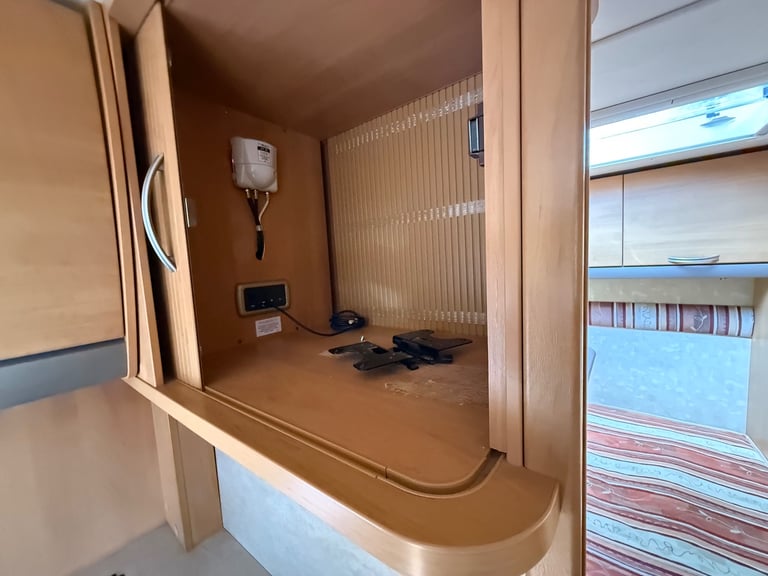 Swift Archway Hartwell Fixed Bed Awning & Motor Mover