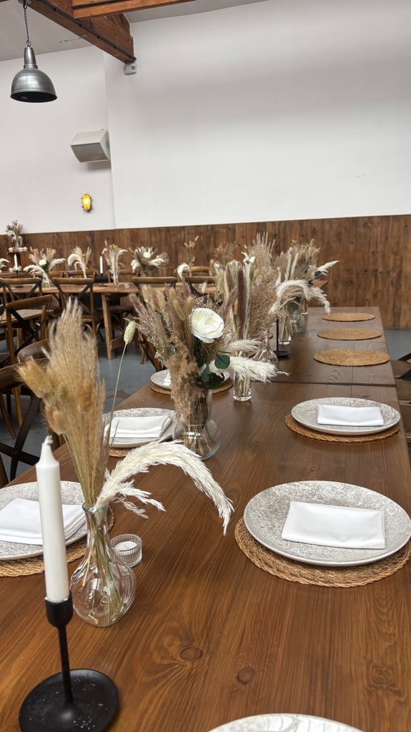 image for Vase and pampas