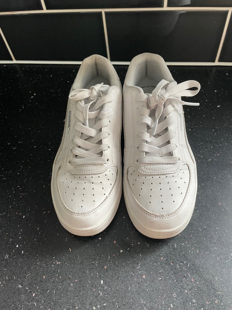 image for Woman’s puma trainers 