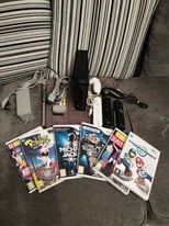 Wii Nintendo console. 3 controllers. Games. Mario kart