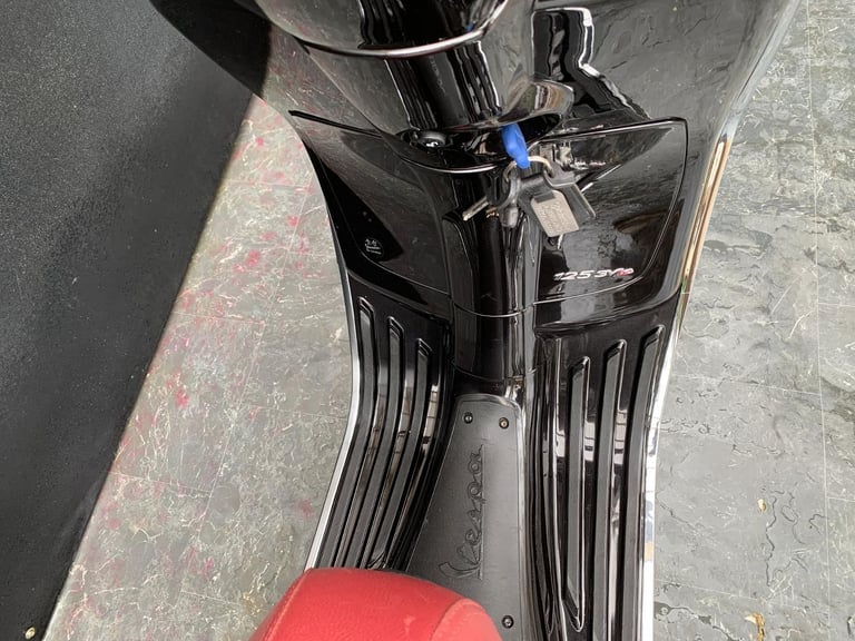 PIAGGIO VESPA 125cc PRIMAVERA SCOOTER LOW MILEAGE HPI CLEAR
