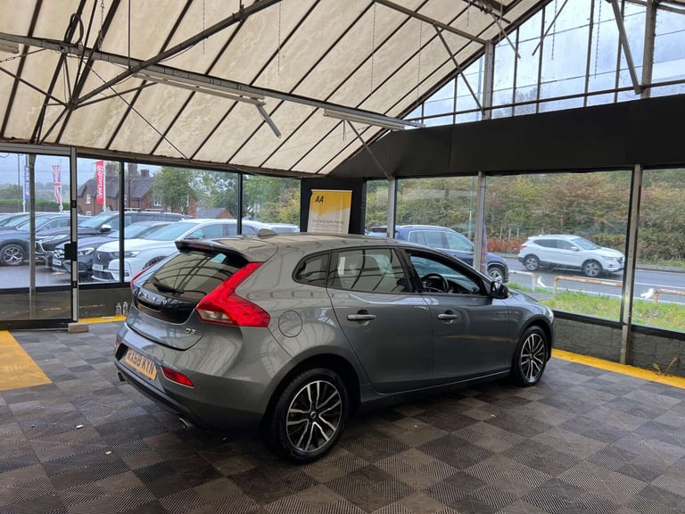 2018 Volvo V40 D3 [4 Cyl 150] Momentum Nav Plus 5dr Geartronic HATCHBACK DIESEL Automatic