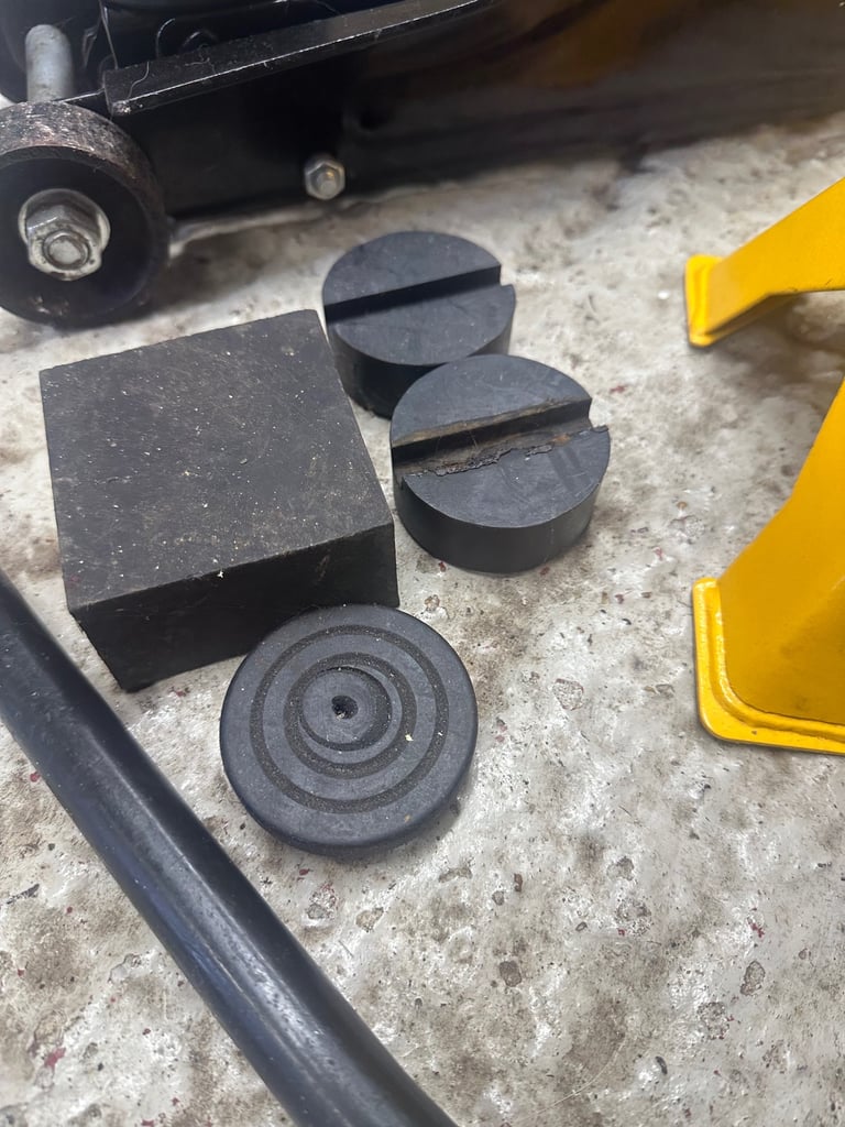 Trolley jack and axle stands 