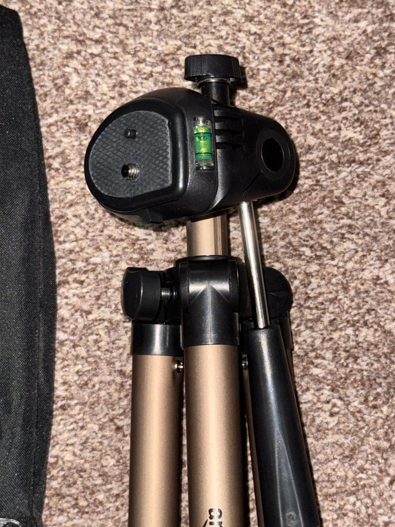 Amazon Basics 127cm Tripod with Bag