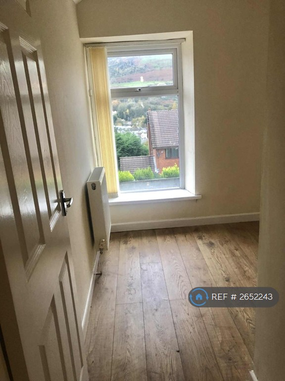 4 bedroom house in Kennard Street, Ton Pentre, Pentre, CF41 (4 bed) (#2652243)