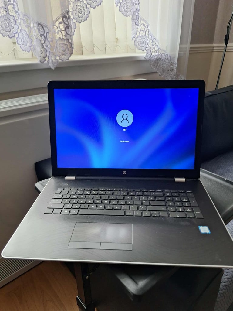 Hp i3(7th gen),240gb ssd,8gb ram,win11 laptop