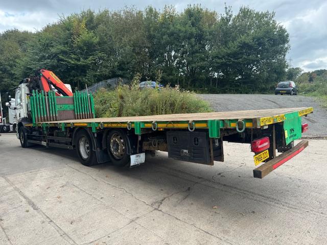 2016 66 DAF CF 290 E6 6x2 28ft3 flat Palfinger PK18002 remote crane