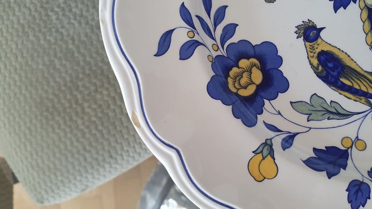 Dinner / Crockery Set - 16 piece (x3 plates chipped)