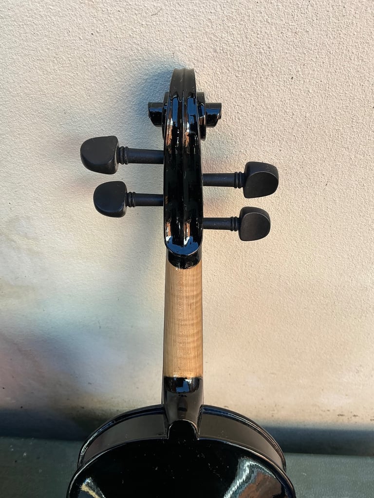 Gear for music violin colour black full size model 44v-100bk