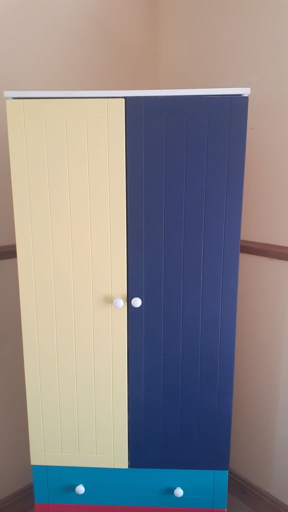Wardrobe and Bedside Cabinet matching set only £18 ono