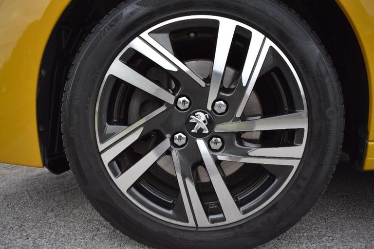 2021 Peugeot 208 1.2 PureTech Allure Hatchback 5dr Petrol EAT Euro 6 (s/s) (130 ps) HATCHBACK Pet...