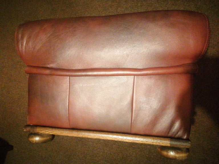 AS NEW SQUARE LEATHER LOOK PUFFA
