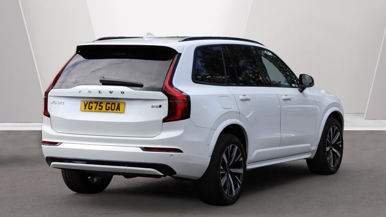 2025 Volvo XC90 B5 (P) AWD Plus Dark (Harman Kardon Sound, 360 Camera, Apple CarPlay, BLIS) ESTAT...