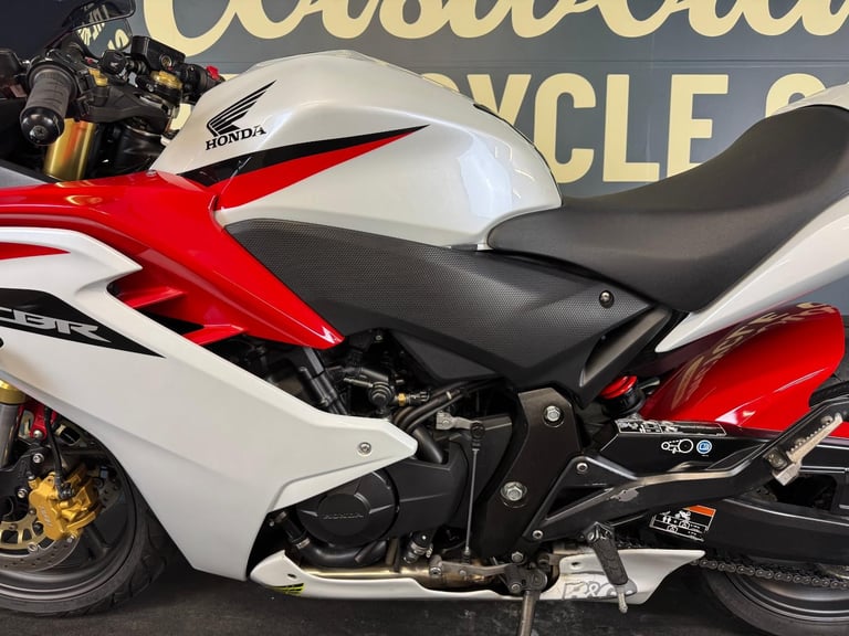 Honda CBR600F 2011 RED AND WHITE