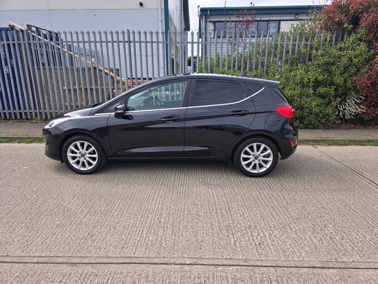 AUTOMATIC FORD FIESTA TITANIUM PRIVATE SALE 