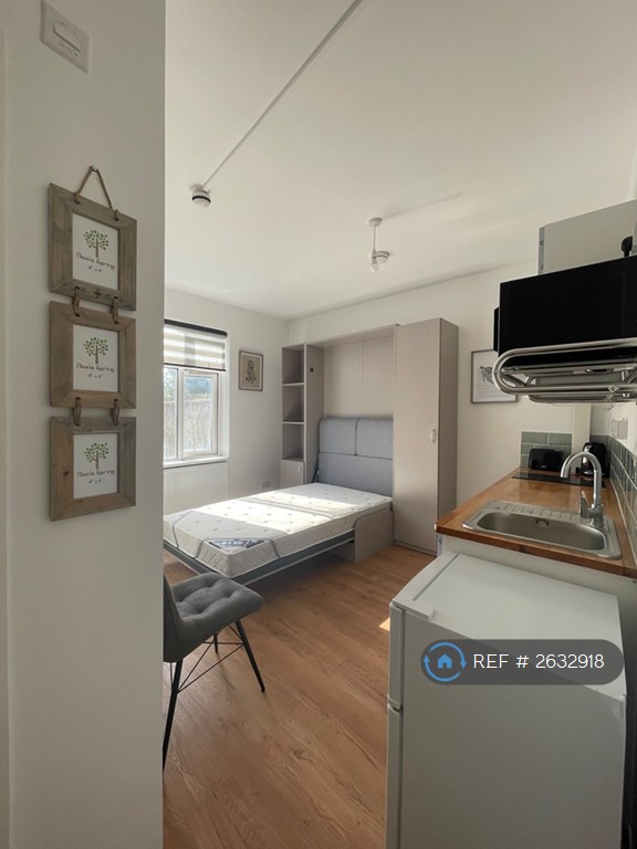 Studio flat in Grafton Road, London, NW5 (#2632918)
