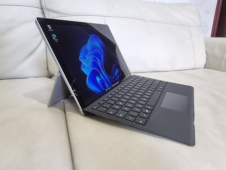 Microsoft Surface Pro 4. i7 6650U, 8GB RAM, 256GB NVME.