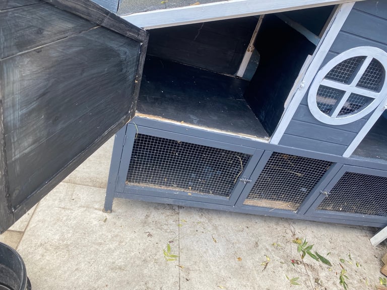 Hutch for Guinea pigs and rabbits 