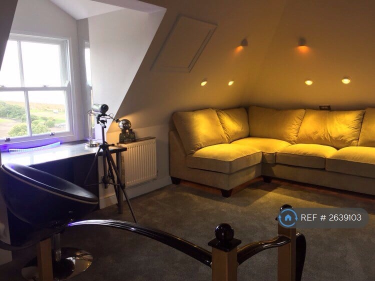 2 bedroom flat in The Clock Tower, Southsea, PO4 (2 bed) (#2639103)